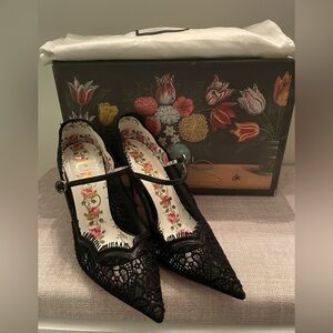 BNIB Gucci Black Lace Pumps 37.5